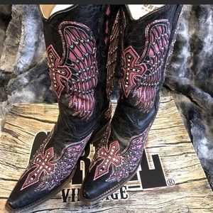 Brand new corral boots only worn once!